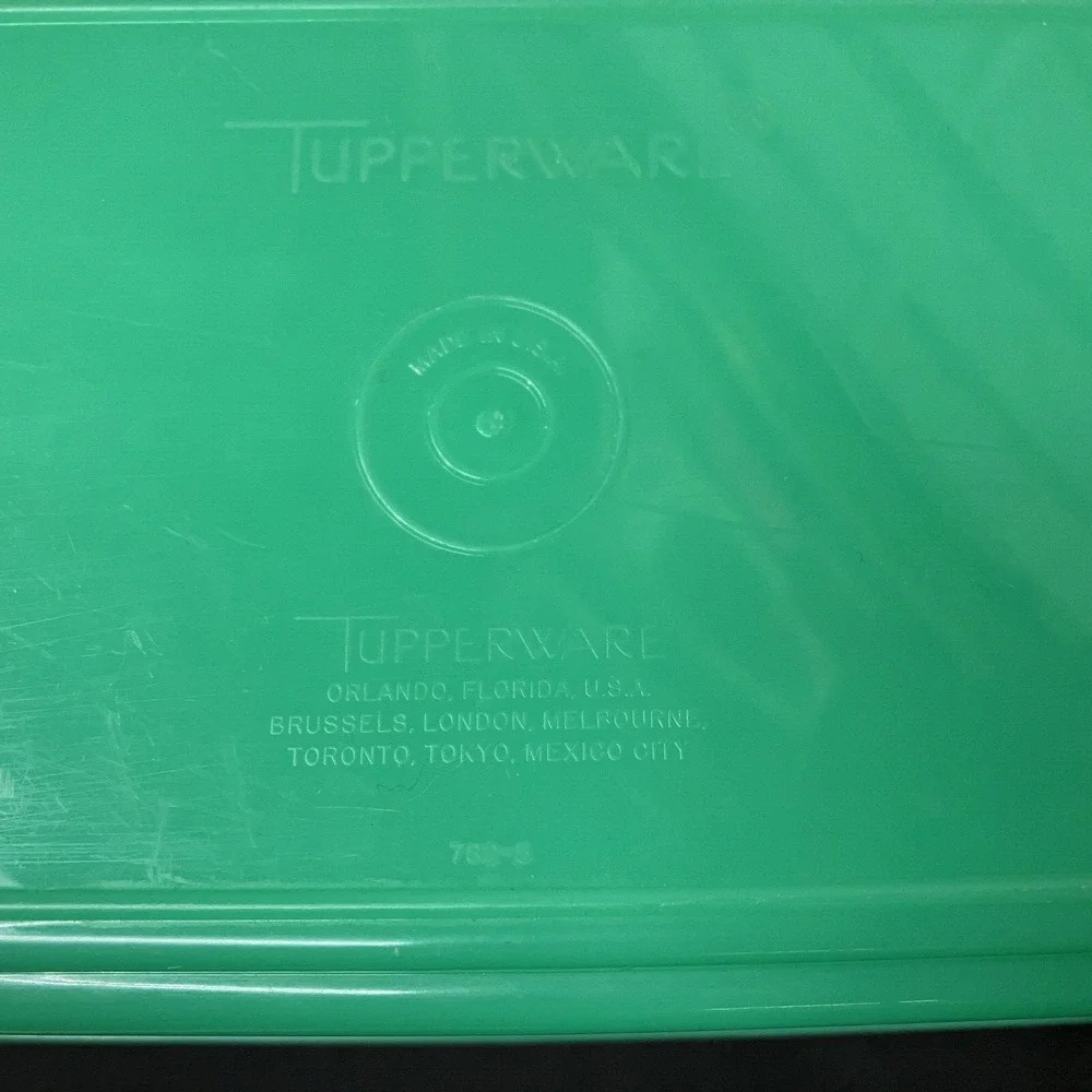 TUPPERWARE Bread Celery Vegetable Keeper Container Jadeite Green 782 892 Vintage